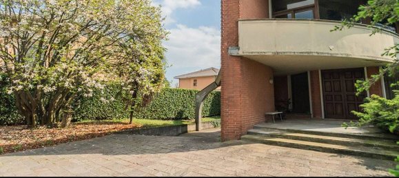 5 bedrooms Villa in Fagnano Olona, Italy No. 355771 2