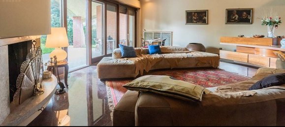 5 bedrooms Villa in Fagnano Olona, Italy No. 355771 4