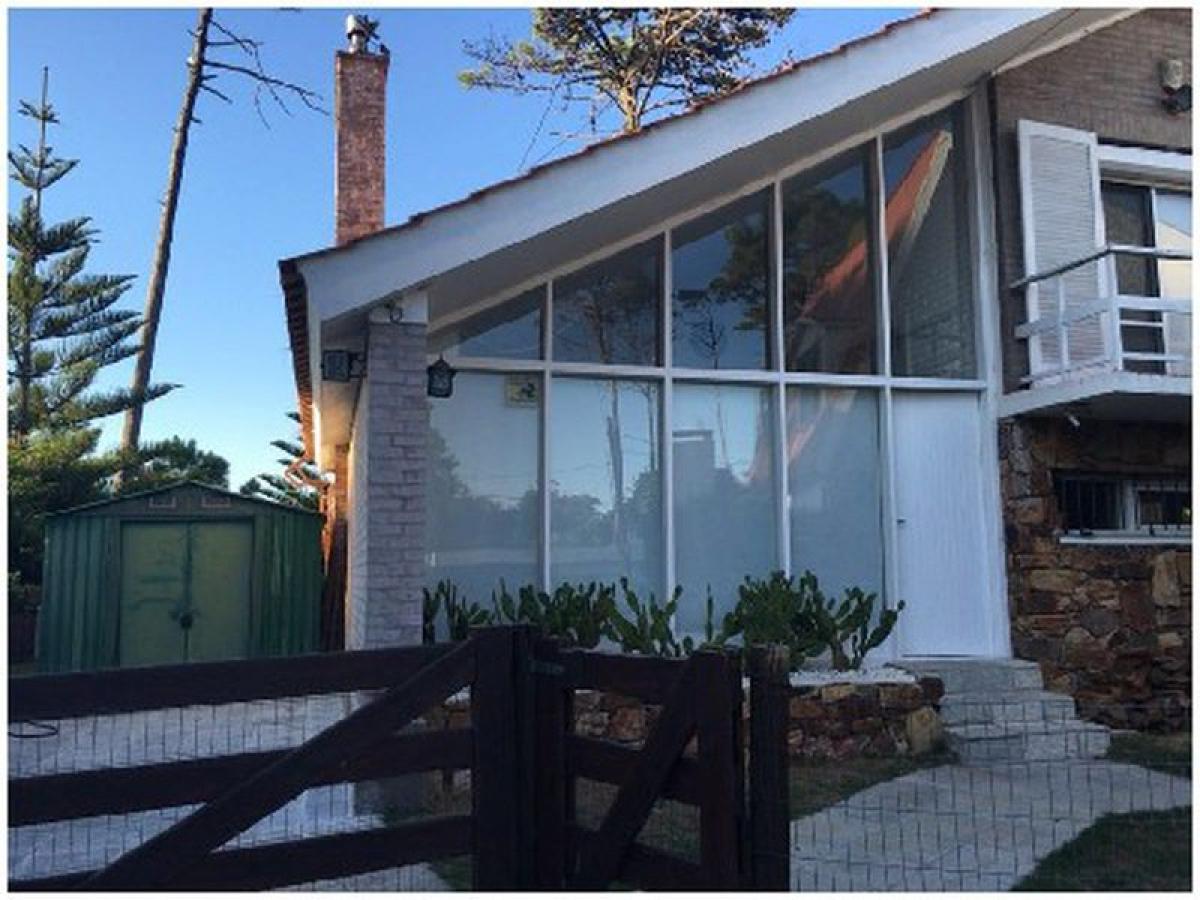 Дом с 2 спальнями в Мальдонадо, Уругвай № 9950