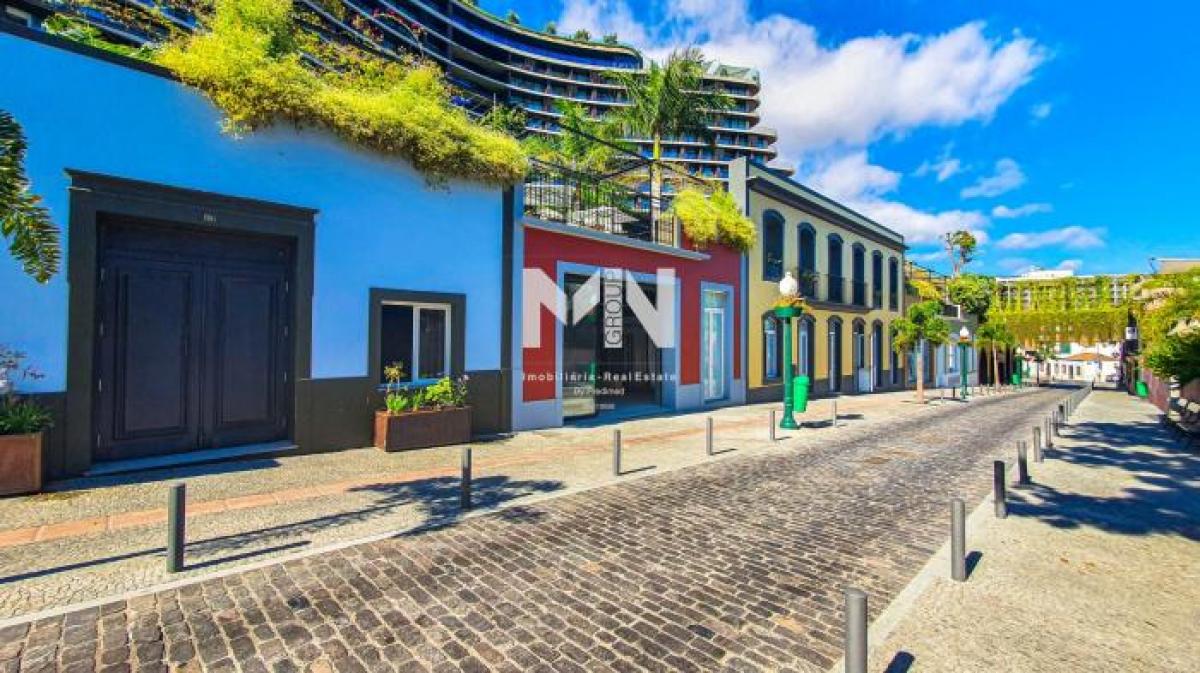 128m² Shop in Funchal, Portugal No. 1917