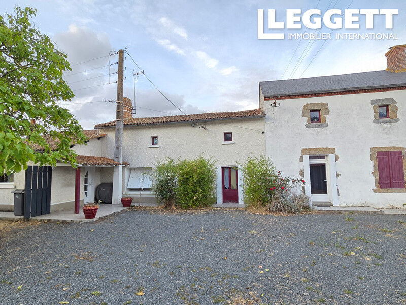 Casa de 6 dormitorios en Deux-Sevres, France No. 321524