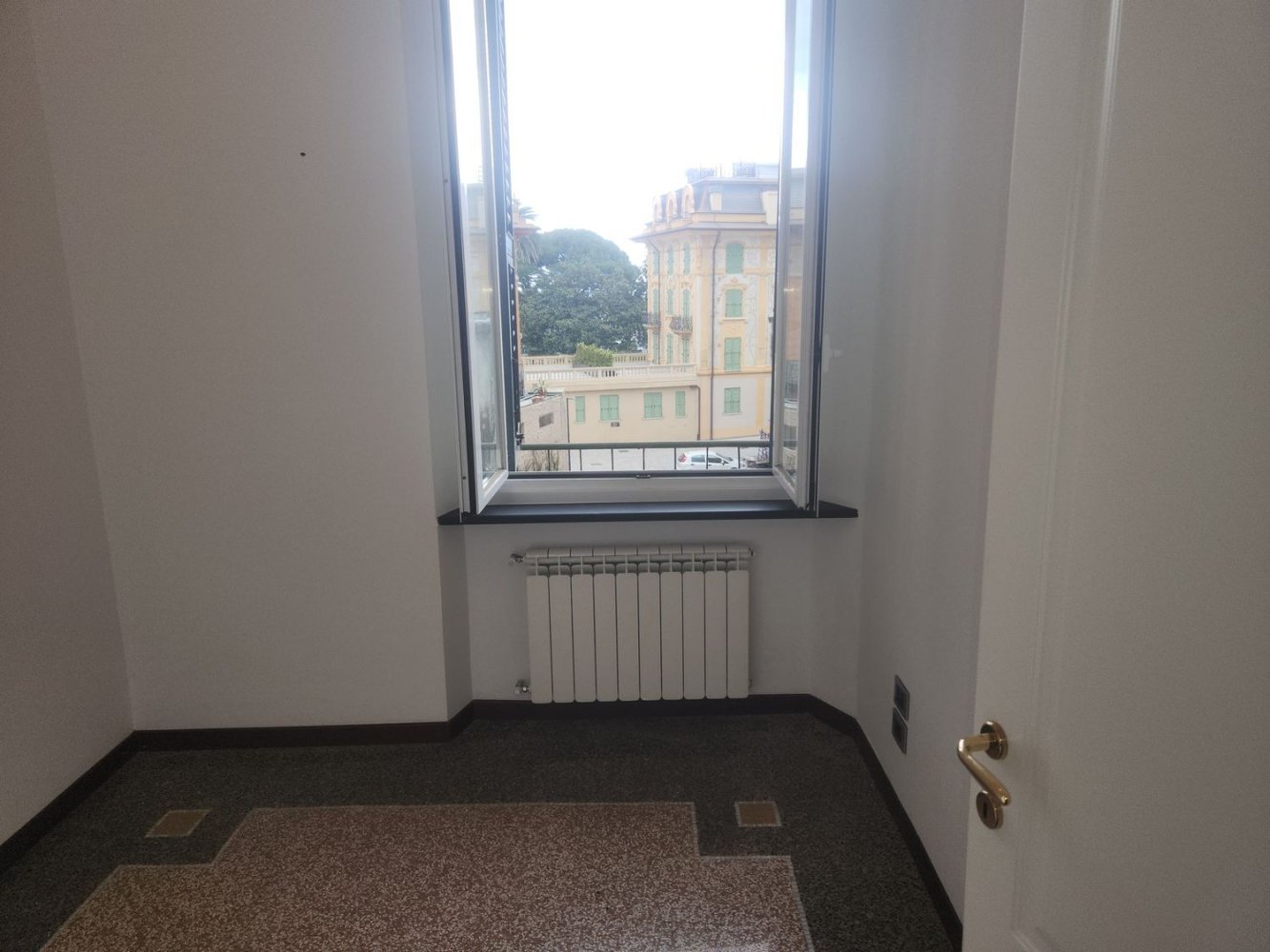 4-salle Appartement à Rapallo, Italy No. 112090