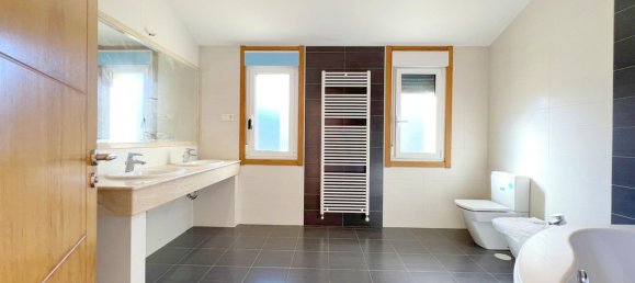 4 Schlafzimmer Haus in A Coruna, Spain, Nr. 58150 48