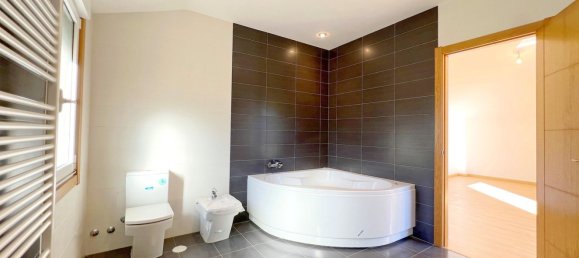 4 Schlafzimmer Haus in A Coruna, Spain, Nr. 58150 50