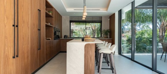 Villa de 5 dormitorios en Marbella, Spain No. 137464 8