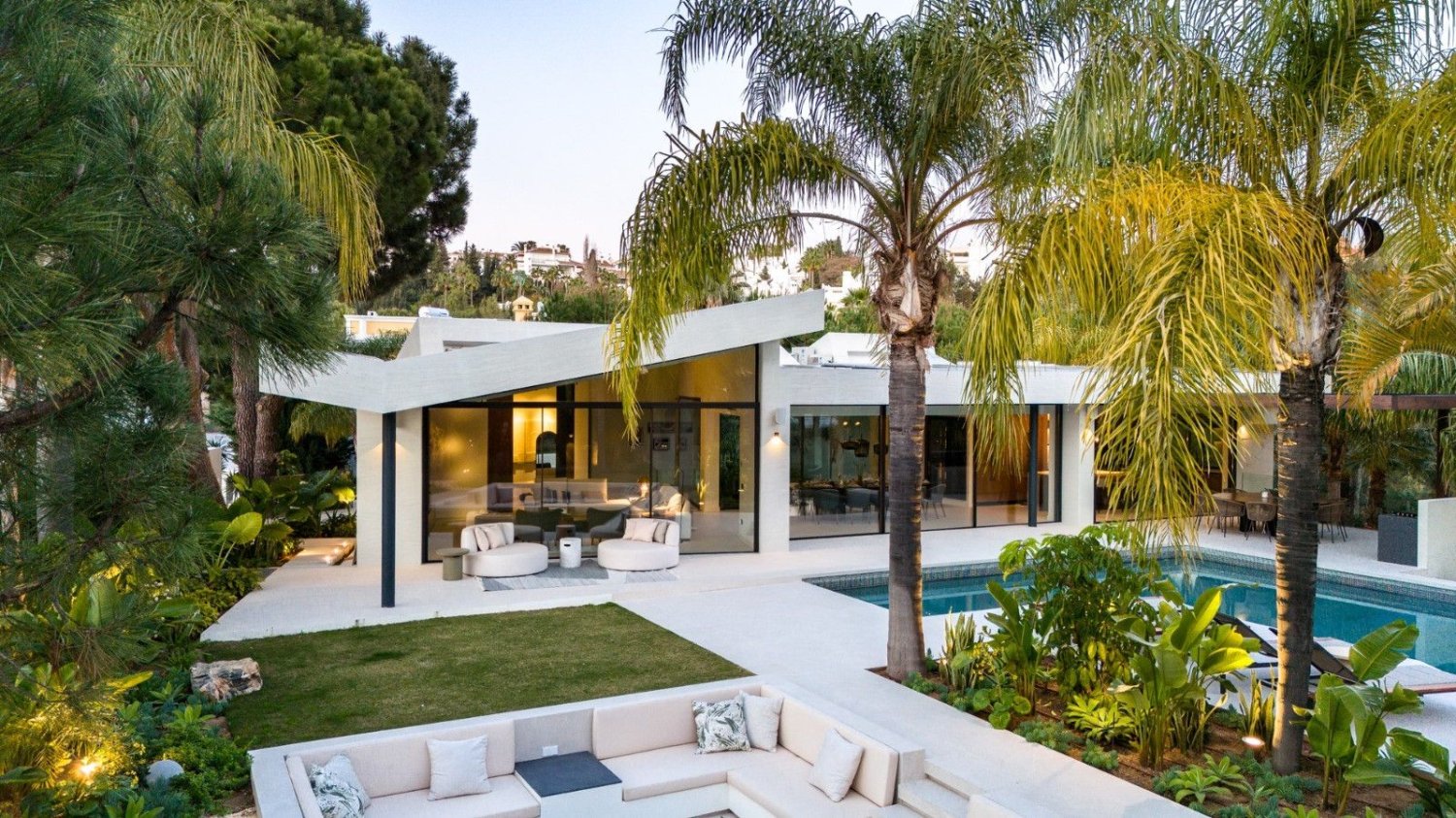 Villa de 5 dormitorios en Marbella, Spain No. 137464