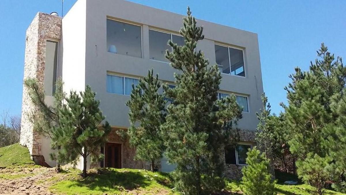 4 bedrooms House in Mar del Plata, Argentina No. 77601