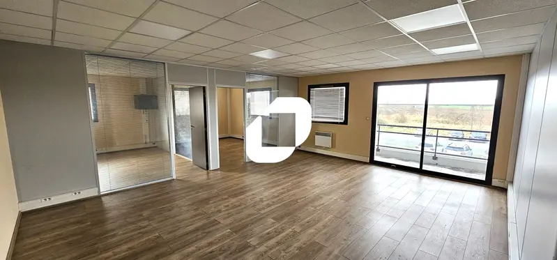 Офис 100м² в Куррьер, Франция № 290134