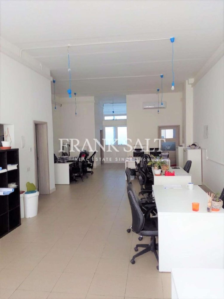 125m² Office in Iklin, Malta No. 12239