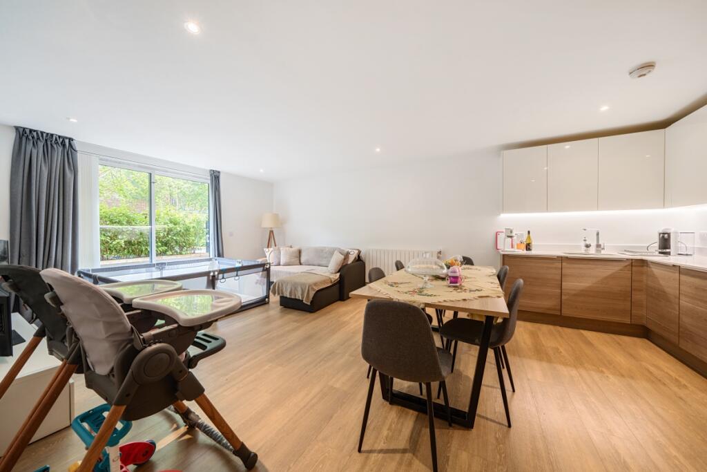 Квартира с 2 спальнями в Лондон, Великобритания № 8274