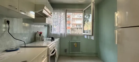 Квартира с 3 комнатами в Сент-Этьен, Франция № 273017 4