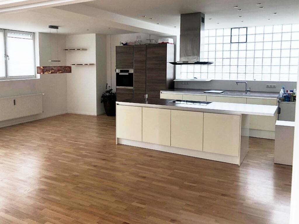 Apartamento de 4 habitaciónes en Augsburg, Germany No. 349110