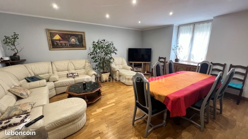 Apartamento de 3 dormitorios en Hayange, France No. 157337