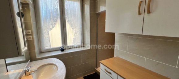 Apartamento de 3 dormitorios en Hayange, France No. 157337 5