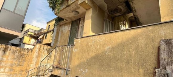 3 bedrooms Apartment in Naples, Italy No. 378263 3