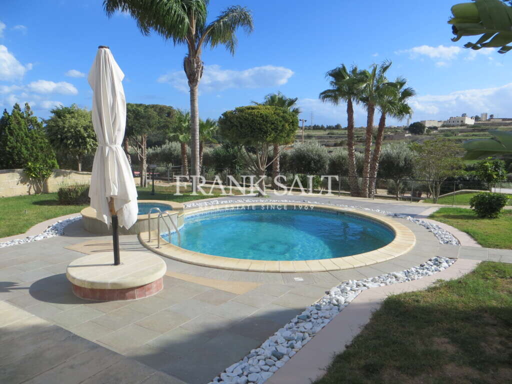 3 bedrooms Farm in Birzebbuga, Malta No. 211