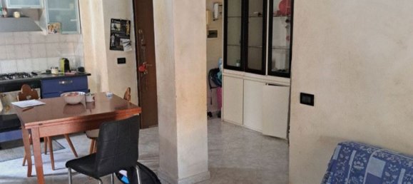 2-salle Appartement à San Giuliano Milanese, Italy No. 33905 12