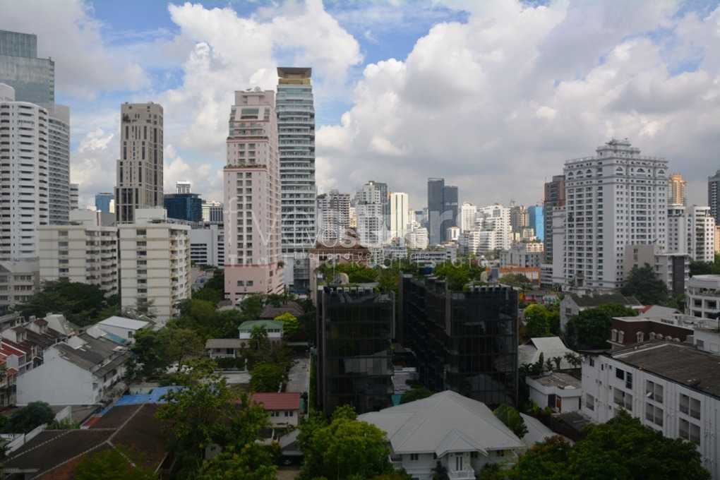 3 bedrooms Condo in Bangkok, Thailand No. 7506