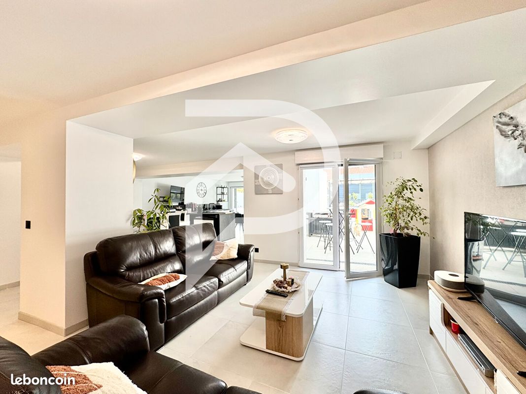 4 bedrooms House in Avril, France No. 328760