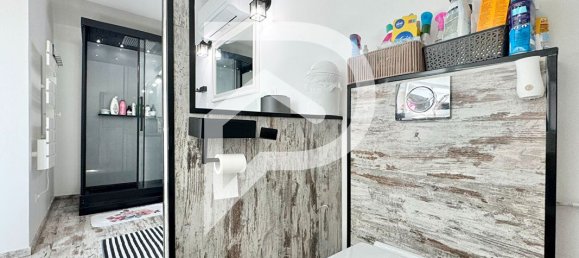 4 bedrooms House in Avril, France No. 328760 17