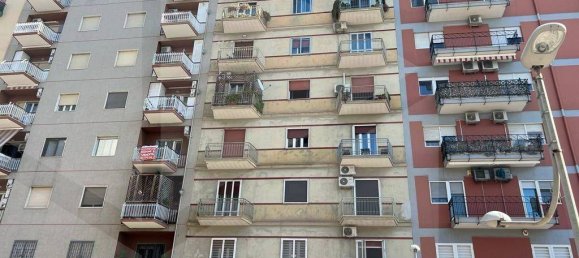 2 bedrooms Apartment in Bari, Italy No. 17305 2