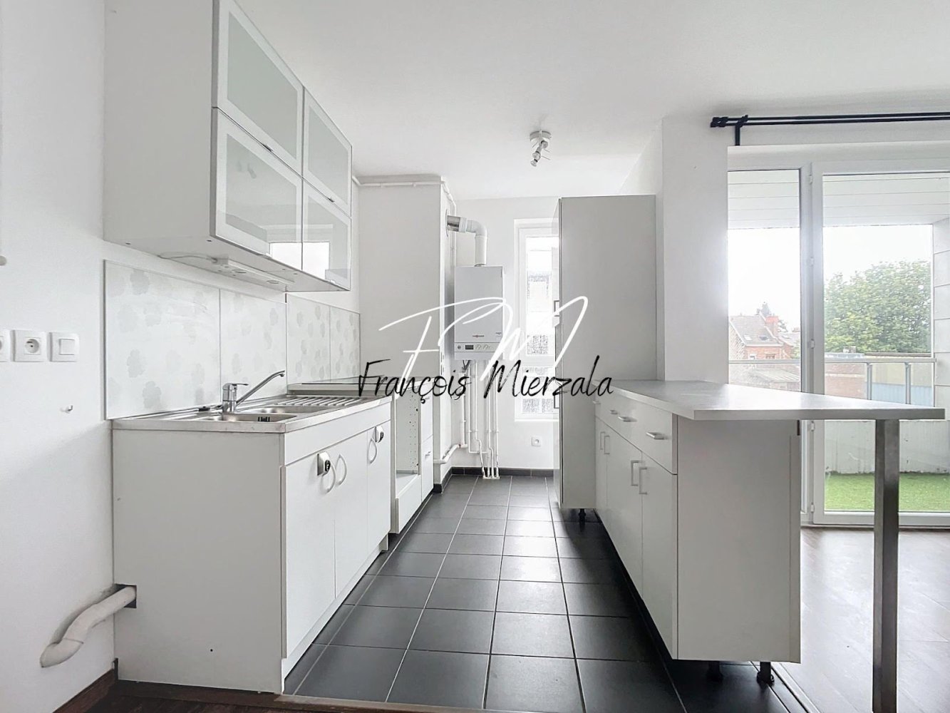 2 bedrooms Apartment in Lille, France No. 234849
