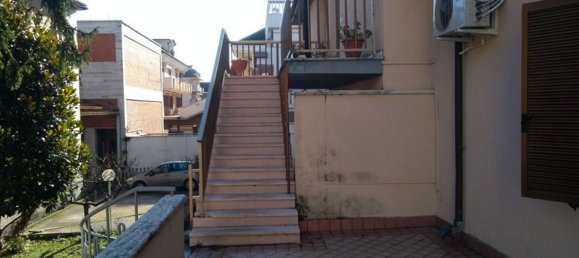 9 rooms Apartment in Sant'Egidio alla Vibrata, Italy No. 98378 2
