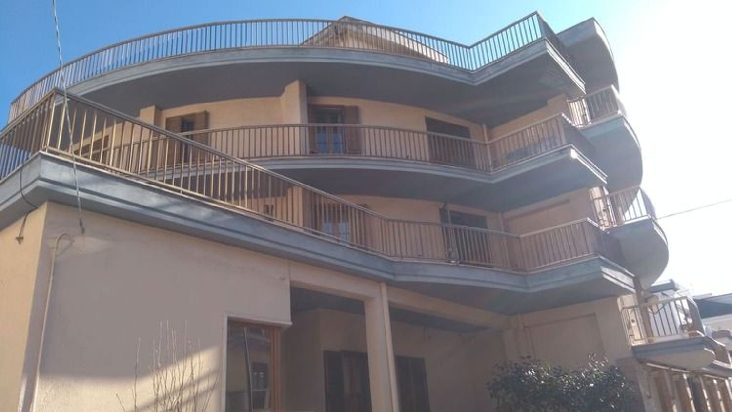 9 rooms Apartment in Sant'Egidio alla Vibrata, Italy No. 98378