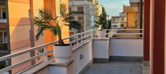 3-salle Penthouse à Pomezia, Italy No. 32298 5