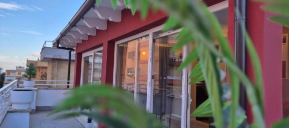 3-salle Penthouse à Pomezia, Italy No. 32298 2