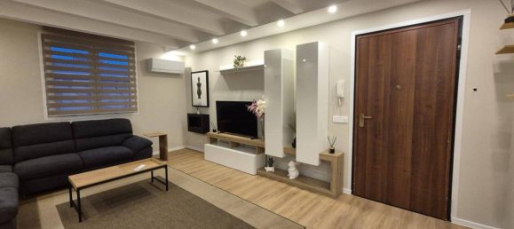 3-salle Penthouse à Pomezia, Italy No. 32298 10