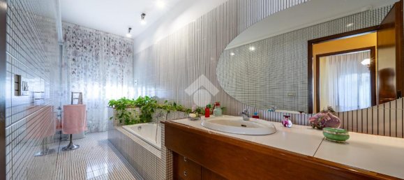 Villa de 5 habitaciónes en Carpi, Italy No. 3047 11