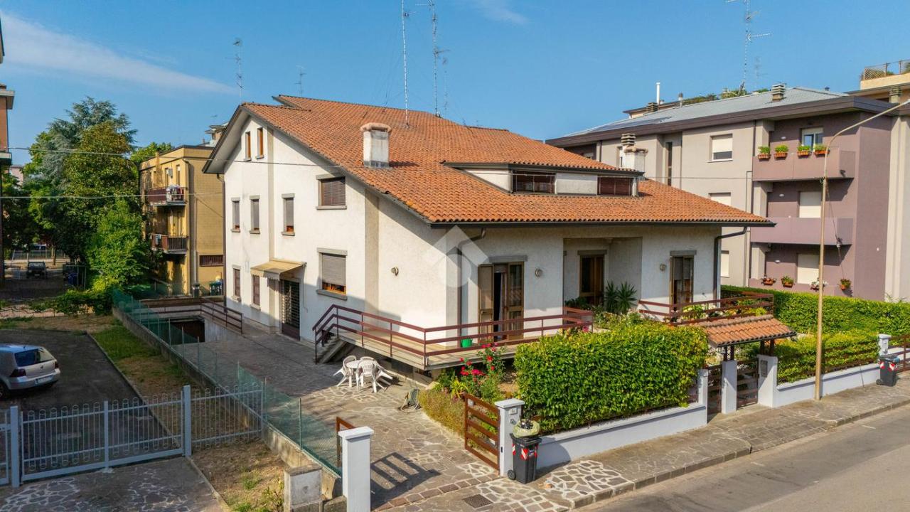 Villa de 5 habitaciónes en Carpi, Italy No. 3047