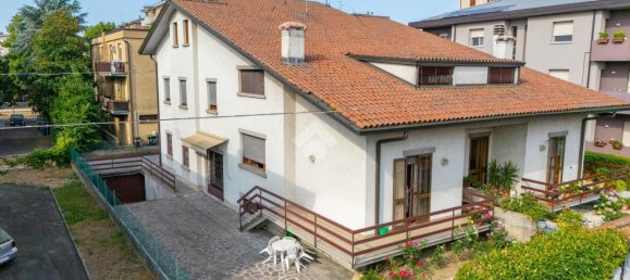 Villa de 5 habitaciónes en Carpi, Italy No. 3047 17