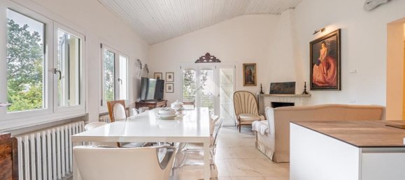 3 bedrooms Villa in Viano, Italy No. 282157 5