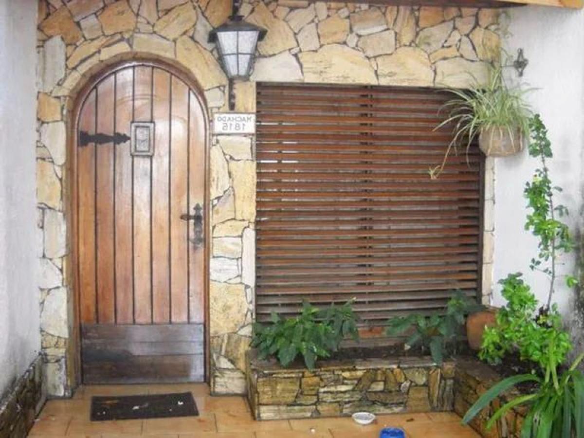 3 bedrooms House in Moron, Argentina No. 21379