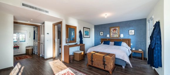 5 bedrooms Villa in Antibes, France No. 1766 16