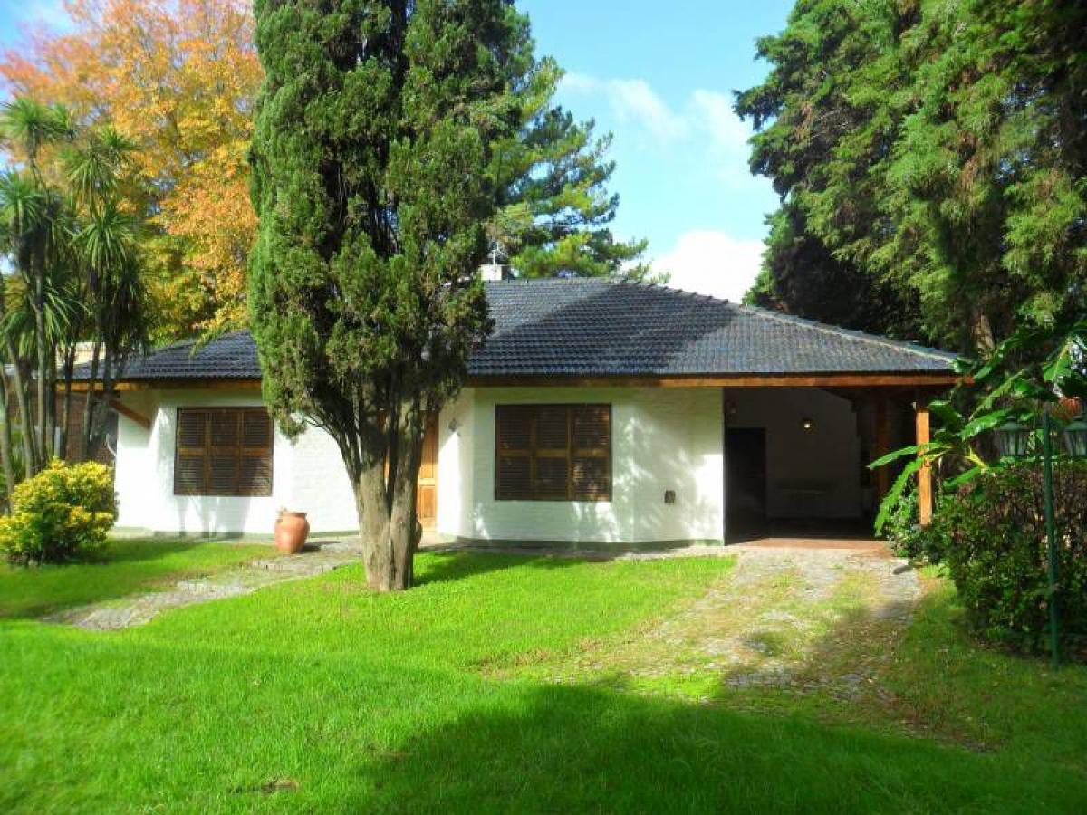 Casa de 3 dormitorios en Pilar, Argentina No. 89659