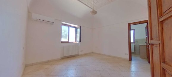 Дом с 9 комнатами в Чистернино, Италия № 124846 8