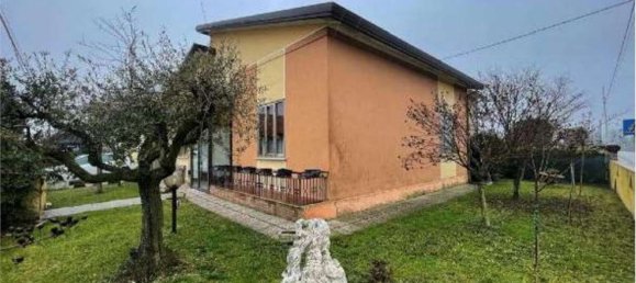 7 rooms House in Carbonera, Italy No. 58214 3