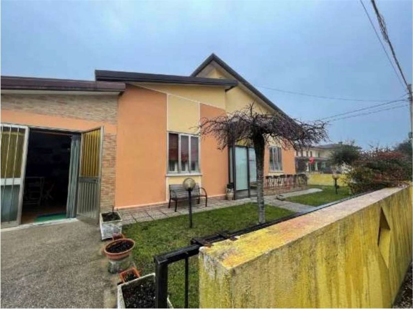 7 rooms House in Carbonera, Italy No. 58214
