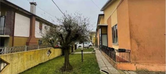 7 rooms House in Carbonera, Italy No. 58214 4