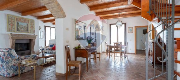 6 bedrooms House in Morrovalle, Italy No. 319890 14