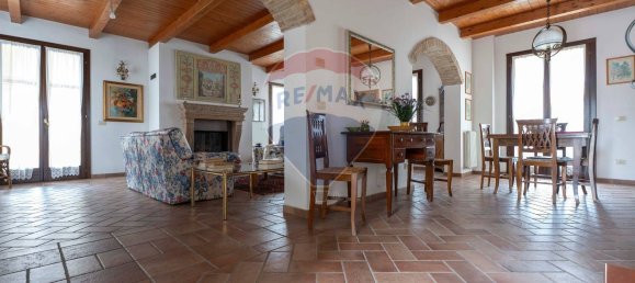 6 bedrooms House in Morrovalle, Italy No. 319890 13