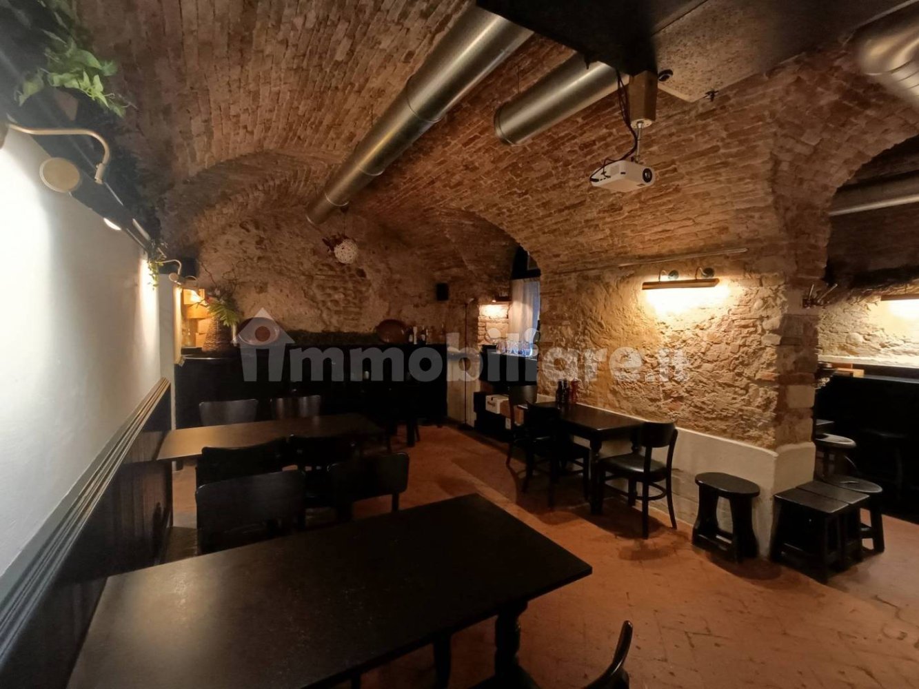 2 rooms Commercial property in Verona, Italy No. 201998