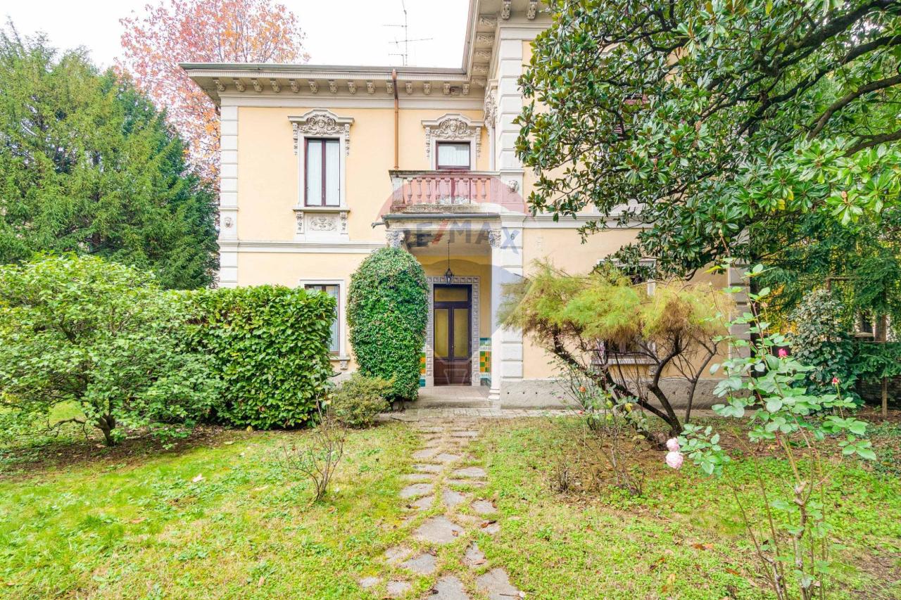9 rooms Villa in Busto Arsizio, Italy No. 66802