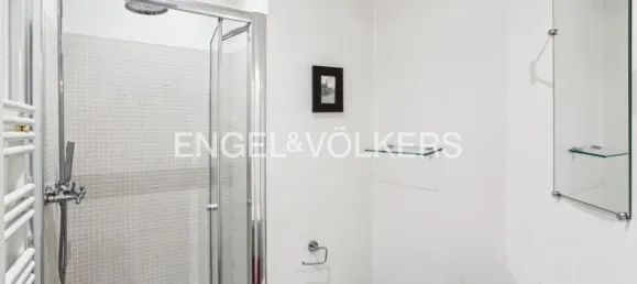 2 bedrooms Apartment in Paris, France No. 181069 9