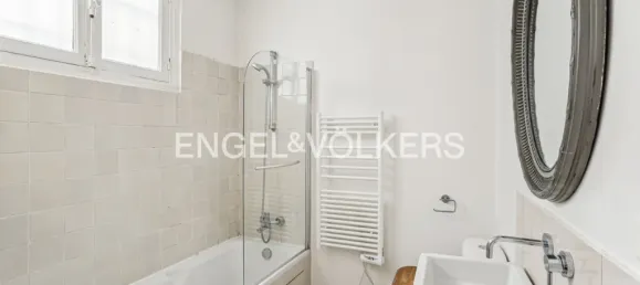 2 bedrooms Apartment in Paris, France No. 181069 3