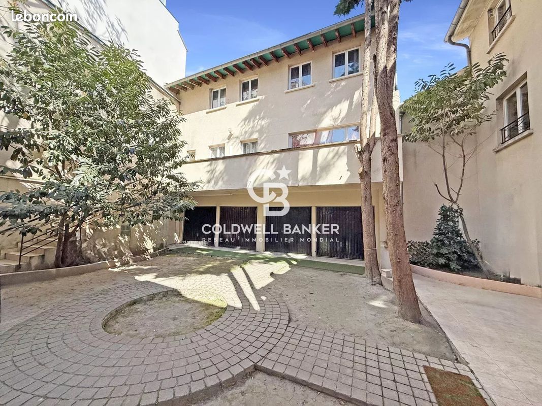 Dúplex de 14 habitaciónes en Aubervilliers, France No. 327103