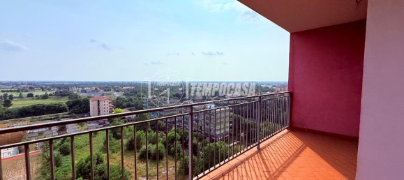 3 rooms Apartment in Brescia, Italy No. 2470 5